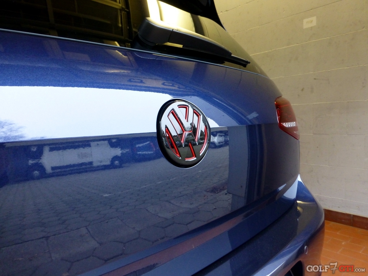 VW Golf 7 schwarzes Zeichen hinten oryxweiss