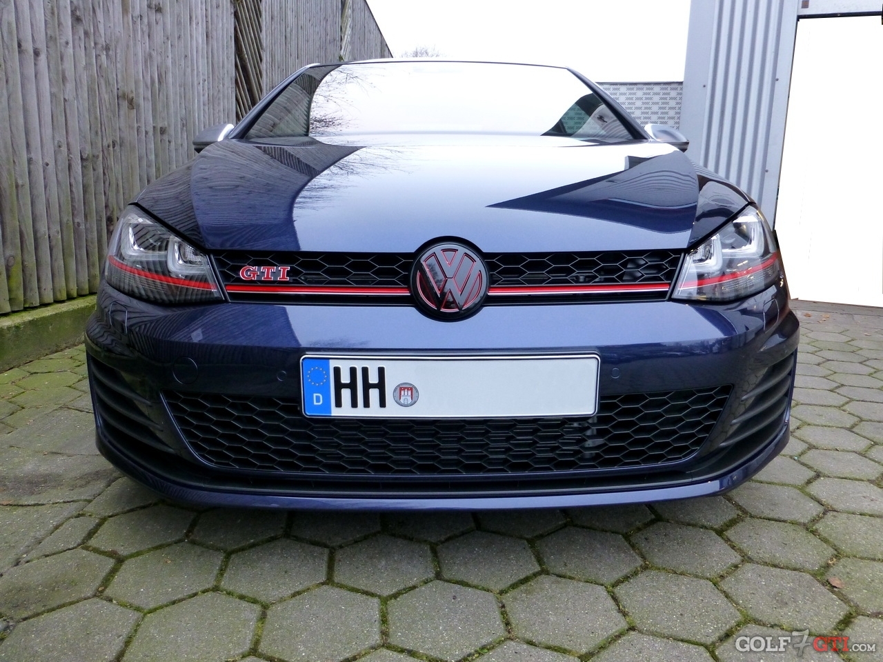 VW Golf 7 schwarzes Zeichen hinten oryxweiss