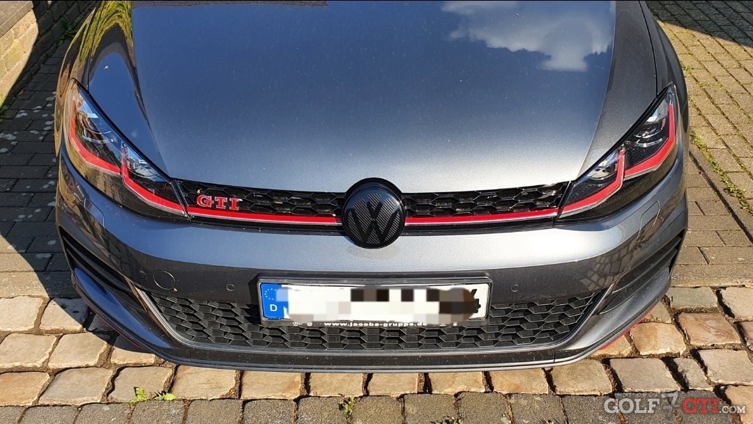 Facelift VW Emblem Zeichen folieren (Front) ACC • Golf 7 GTI